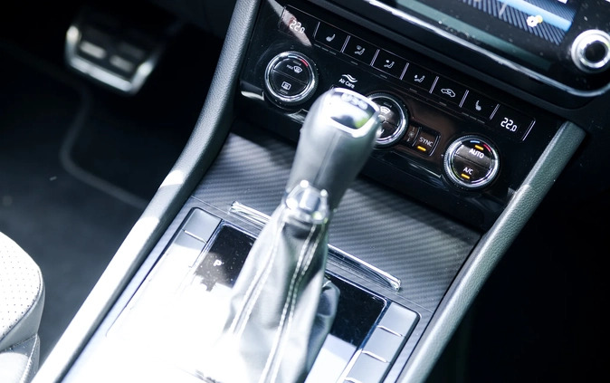 Skoda Superb cena 108499 przebieg: 129000, rok produkcji 2019 z Karlino małe 407